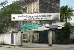 Tour to Tuol Sleng Genocide Museum and Choeung Ek Killing Fields
