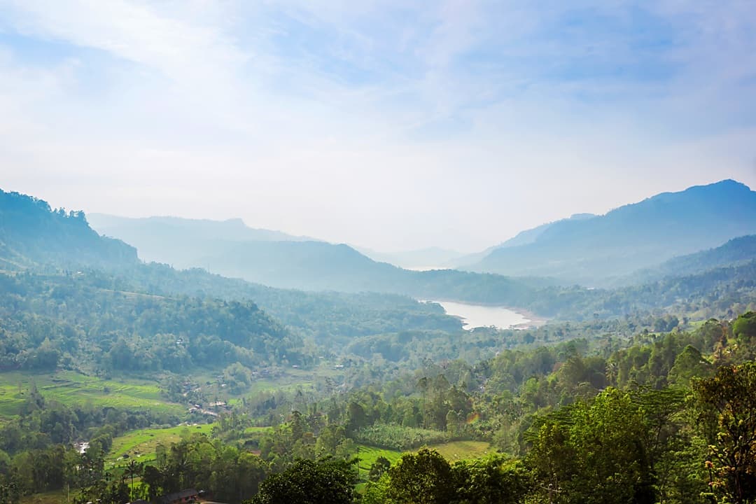 Nuwaraeliya to Ella Scenic Views and Sacred Sights media 1