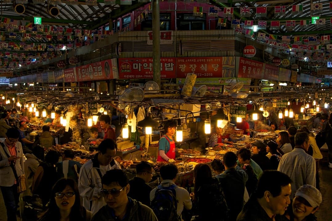Royal Seoul, Hanok Village & Night Market Tour media 1