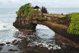 Handara Gate, Bedugul & Tanah Lot temple tour