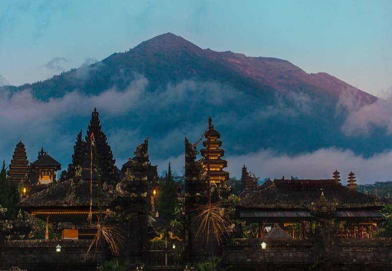 https://lykke-public-assets.s3.amazonaws.com/media/images/destination/14/bali-card-11.webp