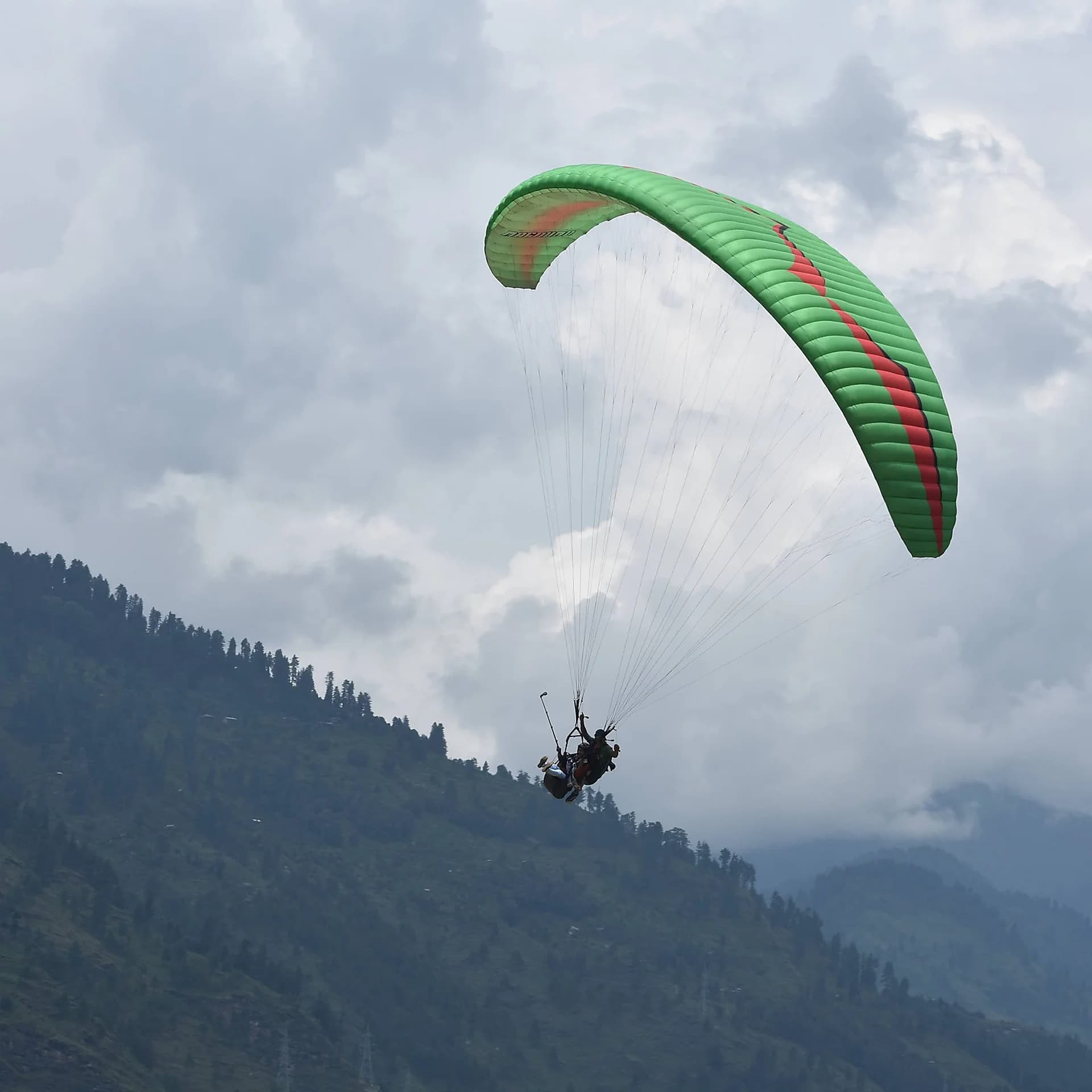 https://prod-proton-public-assets.s3.amazonaws.com/media/operators/products/KSTEXWKV5LQI/79/paraglidin_B5DC7BFB2AC7.jpg